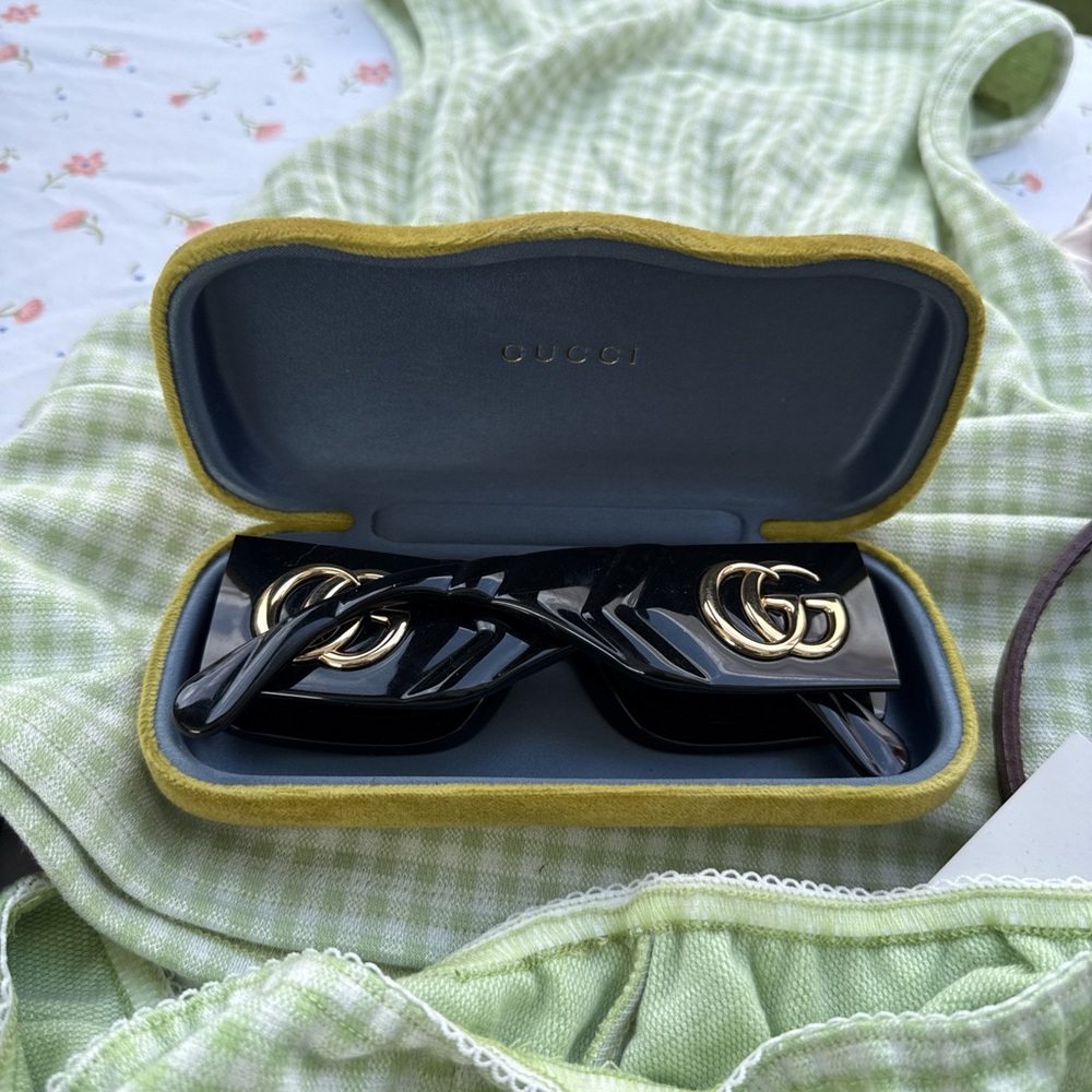 Gucci Black and Gold Designer Sunglasses